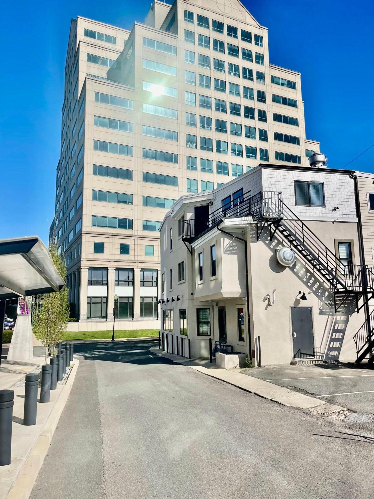 Modern Fully Renovated Suite & Loft In Downtown Trenton Værelse billede